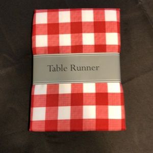 NIP Red & White Buffalo Check 14 X 72